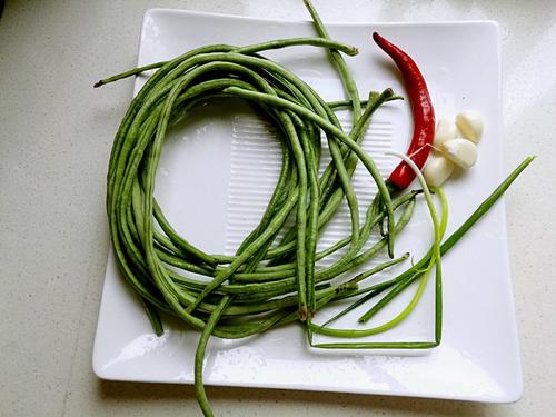 【素炒长豆角丁】