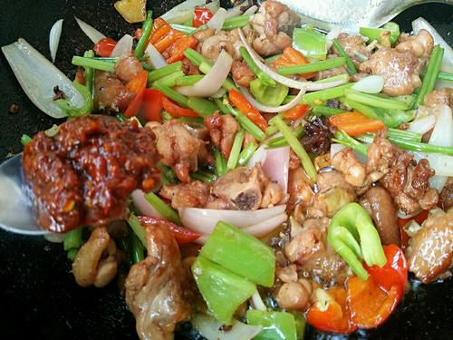 【香辣干锅鸡翅】