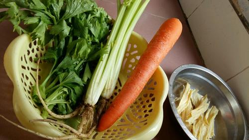 【素炒芹菜胡萝卜腐竹】