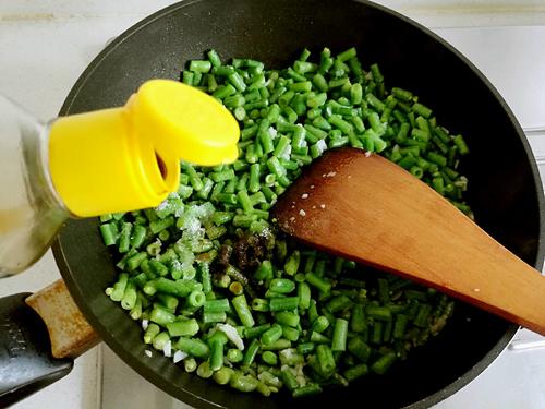 【素炒长豆角丁】