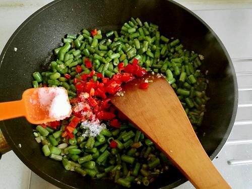 【素炒长豆角丁】