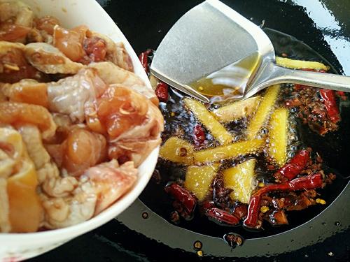 【香辣干锅鸡翅】