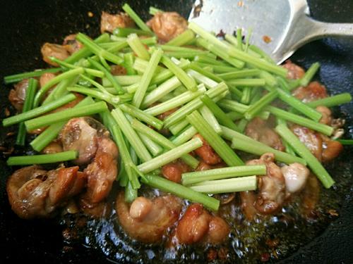 【香辣干锅鸡翅】