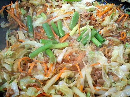 【肉末粉丝圆白菜】