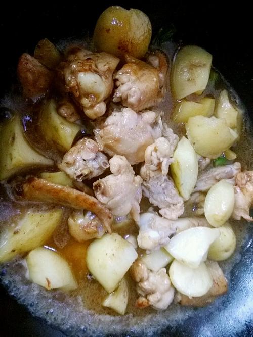 【土豆焖鸡】