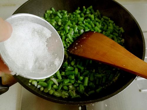 【素炒长豆角丁】