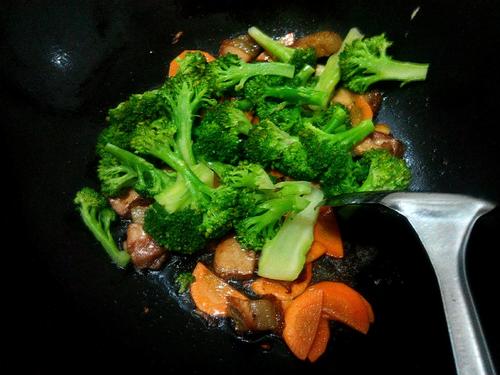 【烧肉炒西兰花】