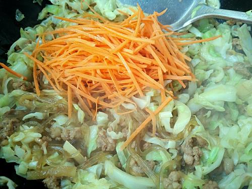 【肉末粉丝圆白菜】