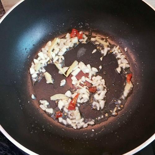 【鸡肾炒西芹】