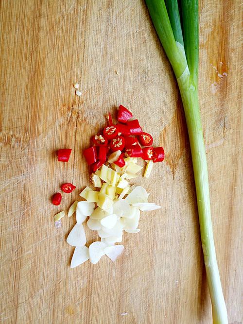 【豌豆炒肉丁】