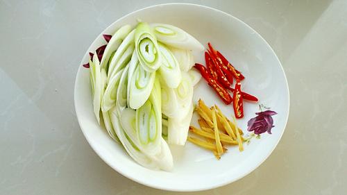 【葱爆孜然羊肉】