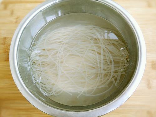 【肉末粉丝圆白菜】