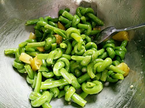 【风味豇豆结】