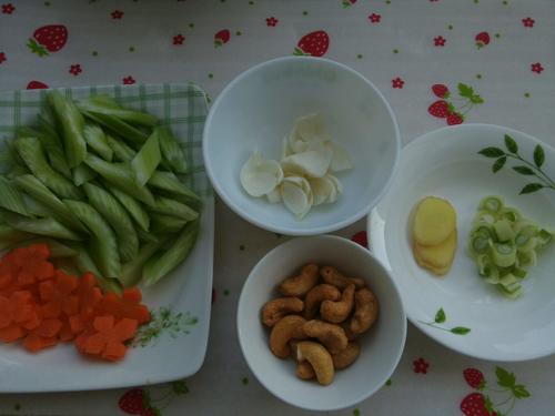 【西芹百合炒腰果】