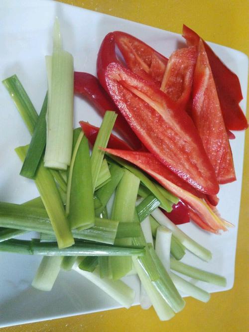 【海鲜菇炒鸡丝】