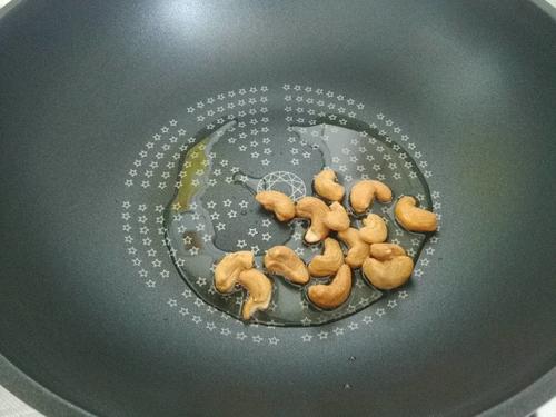 【西芹百合炒腰果】