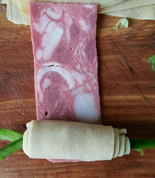 【香烤培根蔬菜卷】