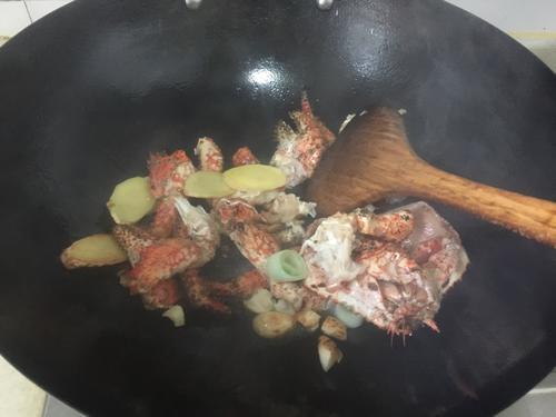 【葱姜炒鳕蟹】