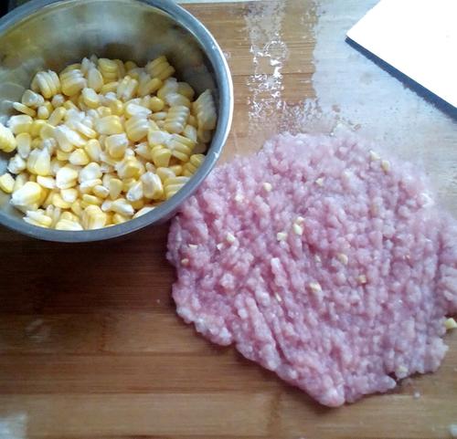 【碎肉玉米】