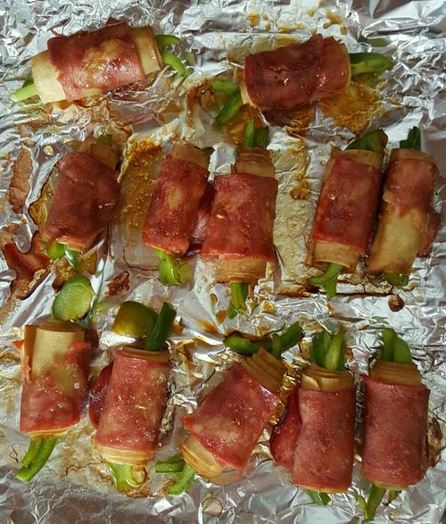 【香烤培根蔬菜卷】