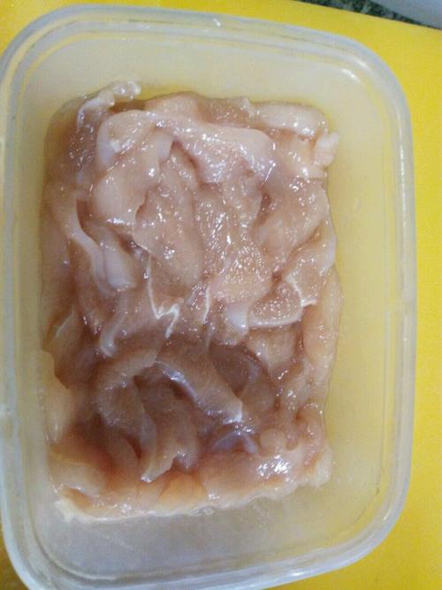 【海鲜菇炒鸡丝】