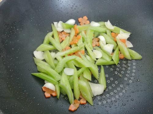 【西芹百合炒腰果】