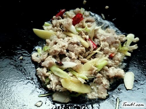 【酱香肉末烧茄子】