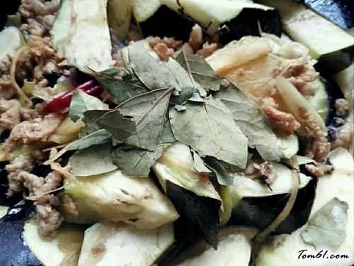 【酱香肉末烧茄子】