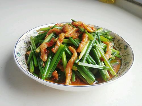【韭菜花炒肉丝】