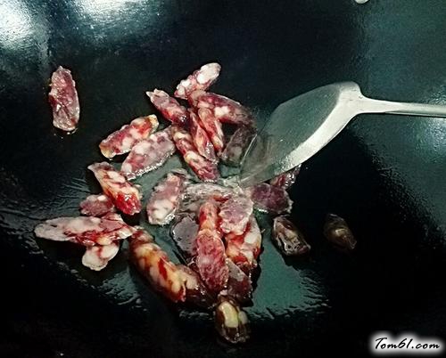 【野笋炒腊肠】