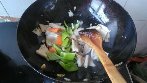 【青椒炒豆皮】