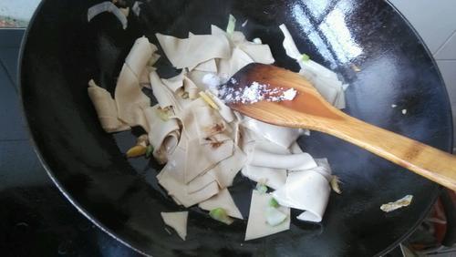 【青椒炒豆皮】