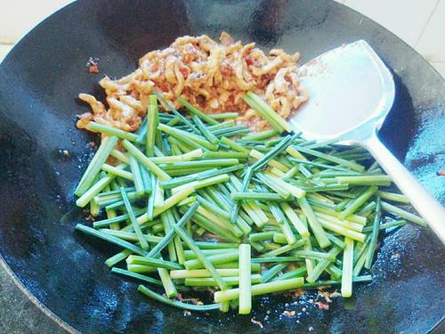 【韭菜花炒肉丝】