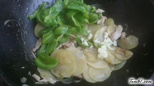 【大辣椒炒土豆片】