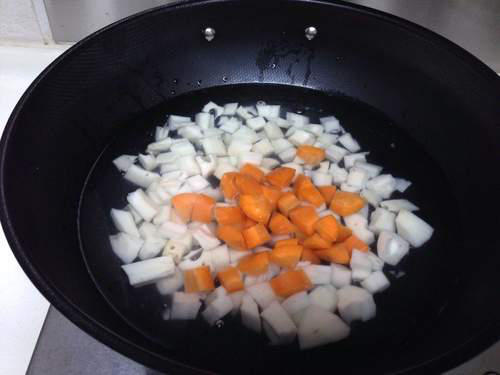 【辣炒什锦藕丁】