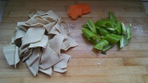 【青椒炒豆皮】