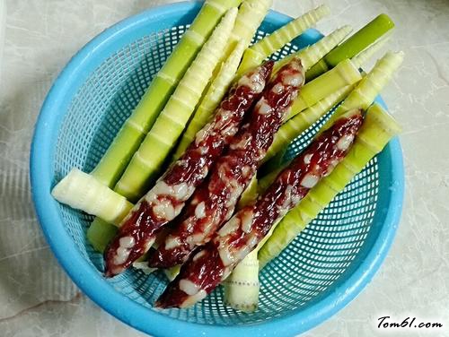 【野笋炒腊肠】