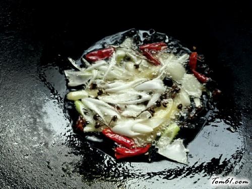 【酱香肉末烧茄子】