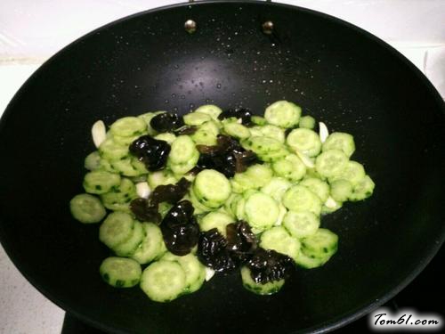 【黄瓜炒木耳】