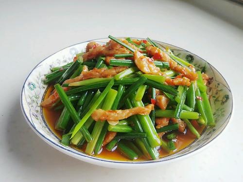 【韭菜花炒肉丝】