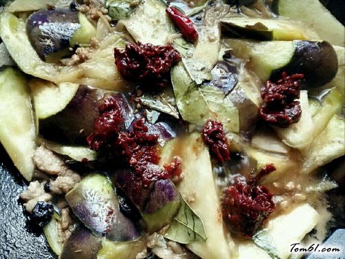 【酱香肉末烧茄子】