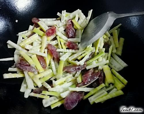 【野笋炒腊肠】