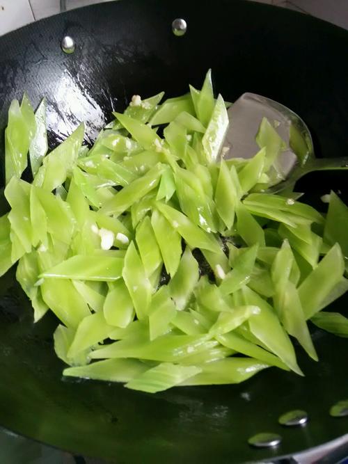 【清炒莴笋片】