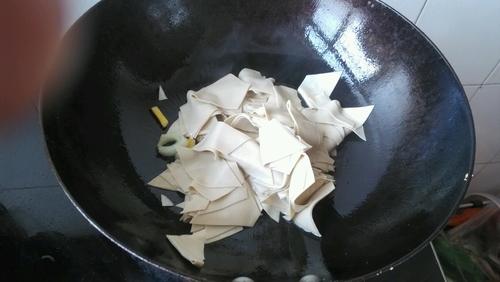 【青椒炒豆皮】