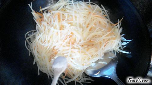 【胡萝卜土豆丝】