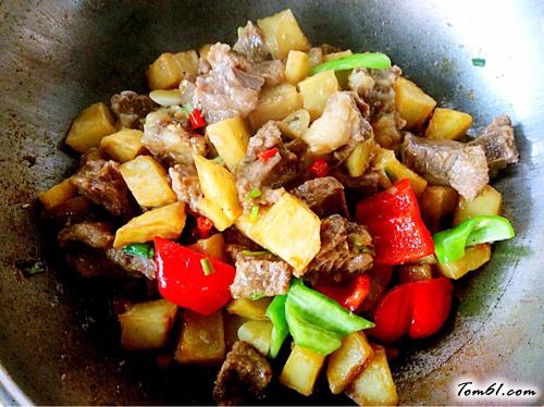 【牛肉烧土豆】