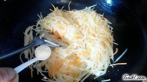 【胡萝卜土豆丝】