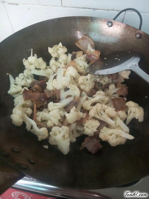 【花菜炒腊肉】