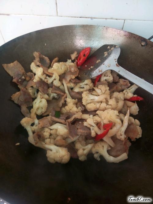 【花菜炒腊肉】