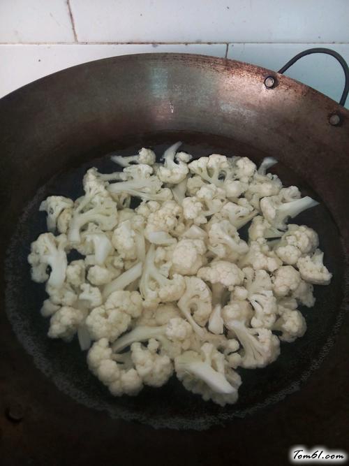 【花菜炒腊肉】